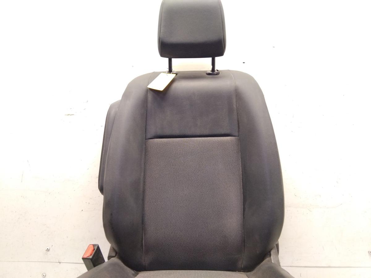 Opel Vivaro C Sitz vorn links Fahrersitz Kunstleder schwarz mit Stoff Bj.2020