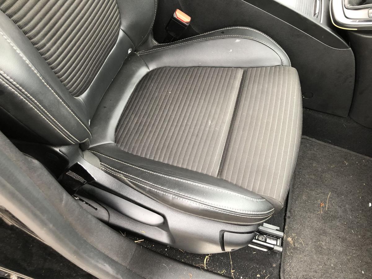 Renault Scenic IV 4 J9 Sitz vorn rechts Beifahrersitz Kunstleder schwarz Stoff