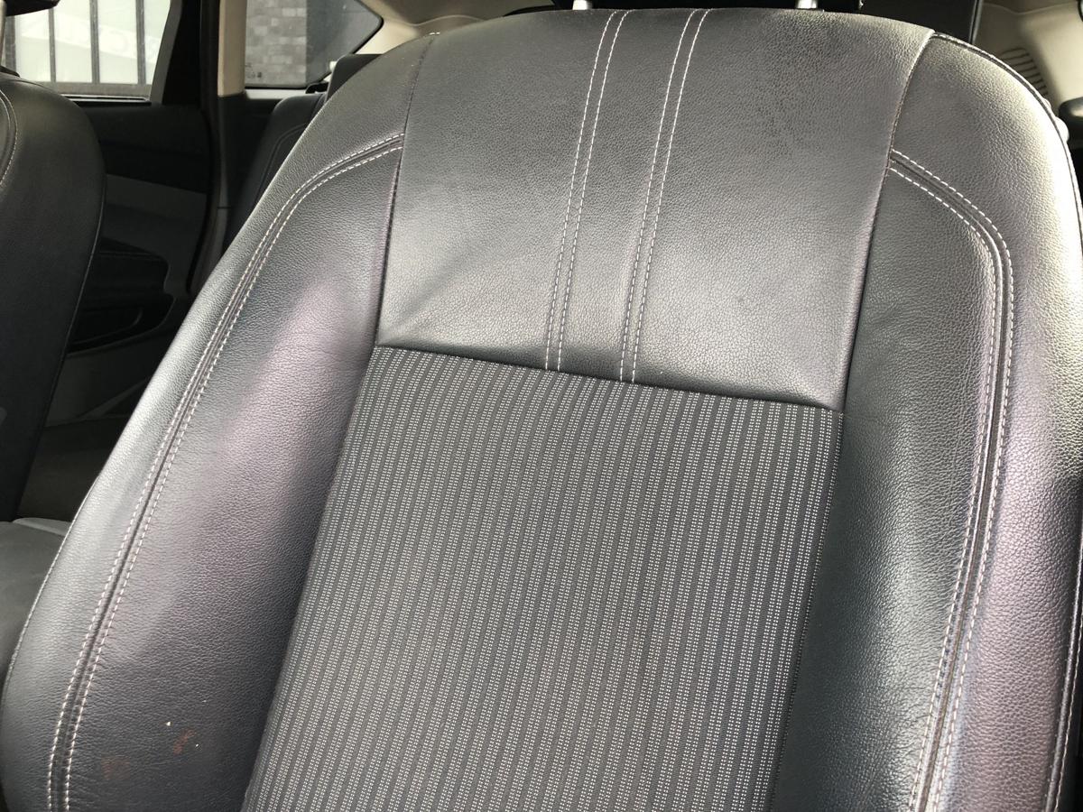 Ford C-Max CB7 Sitz vorn links Teilleder mit Stoff elektrische Verstellung
