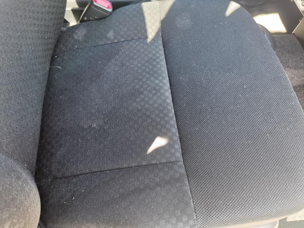 Daihatsu Materia M4 Beifahrersitz Sitz Autositz Stoff vorn rechts