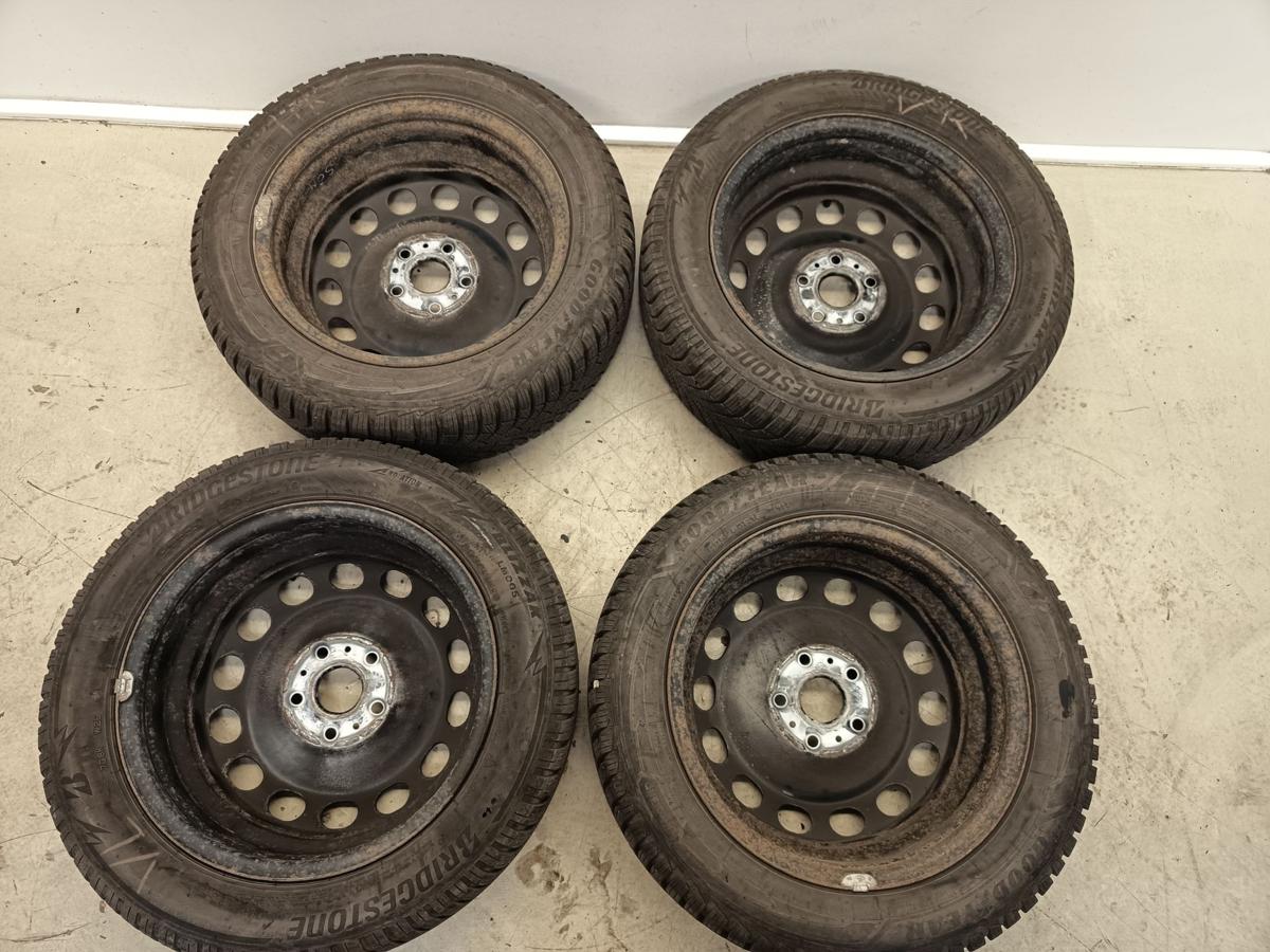 Audi A4 8E orig Satz Stahlfelgen mit Winterreifen 6x16 ET 48 Bj 2007