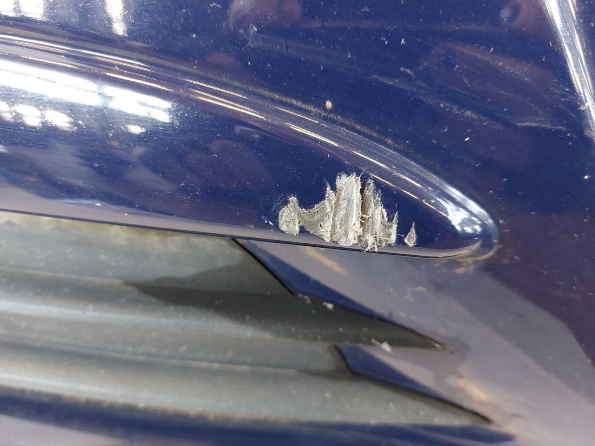 Opel Corsa D Sto&szlig;f&auml;nger vorn Frontsto&szlig;stange mit Grill Z20Z Royalblau Schaden