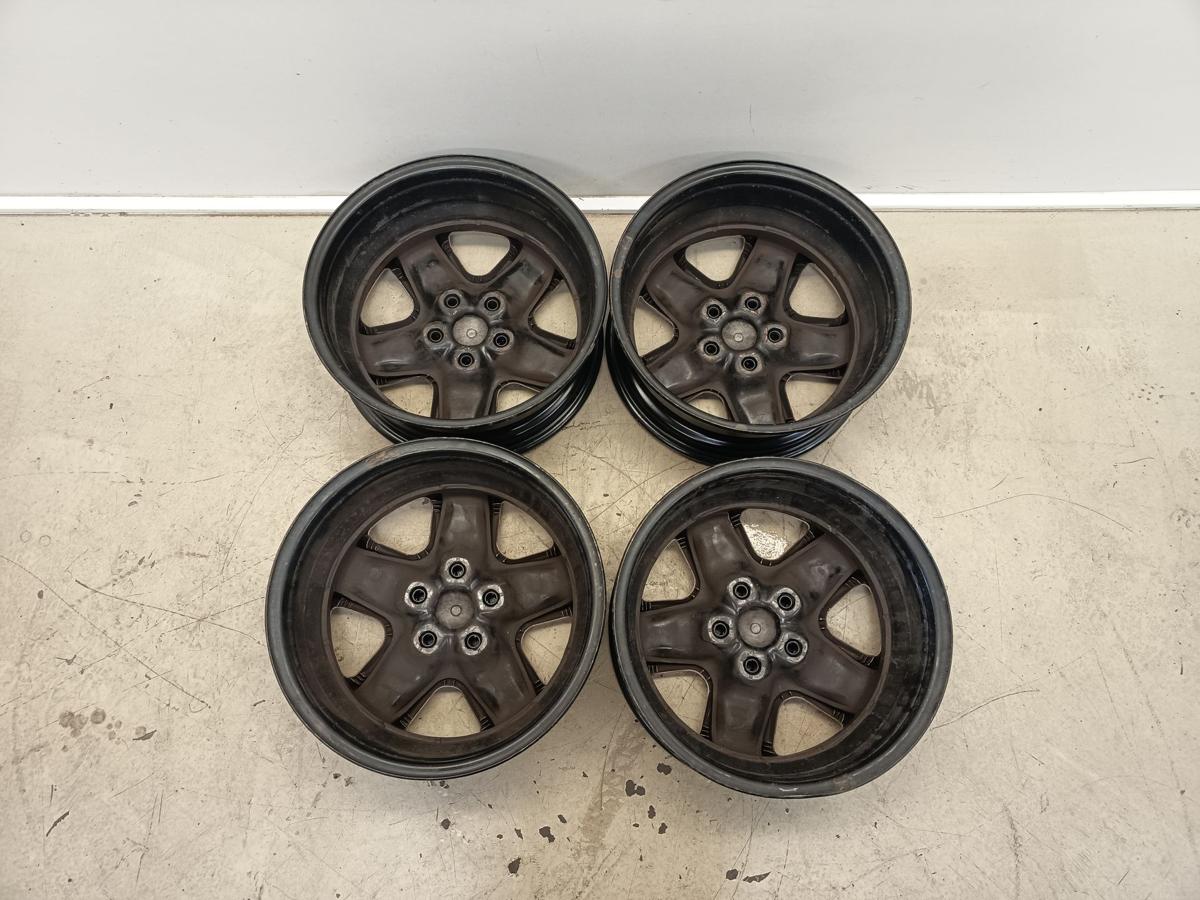 VW Golf VI orig Design Stahlfelgen Satz mit Radkappen 6,5x16 ET50 Bj2011