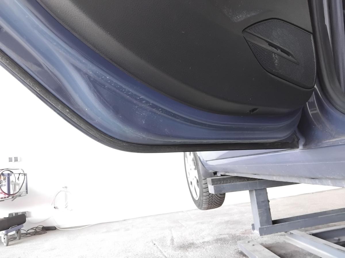 Lada Vesta GF T&uuml;r hinten links 492 blues perl BJ2019 Limousine