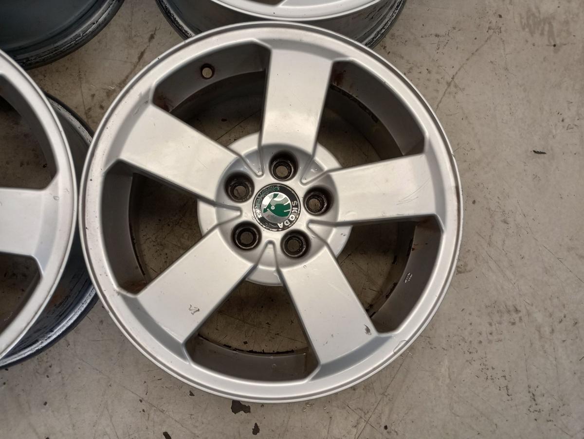 Skoda Octavia 1U orig Satz Alufelgen 6,5x16 ET 42