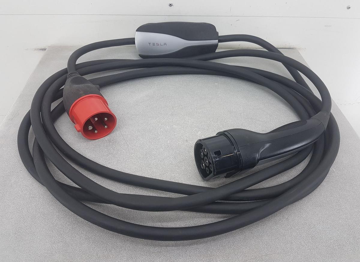 Tesla Model Y original Ladekabel 400V CEE Kraftsteckdose 1046714-00-D Bj2023