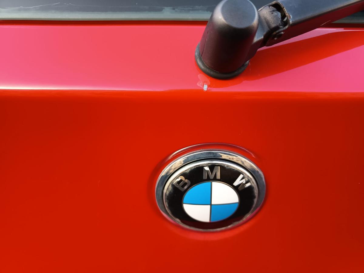 BMW E87 original Heckklappe mit Scheibe 438 Japanrot Bj 2005