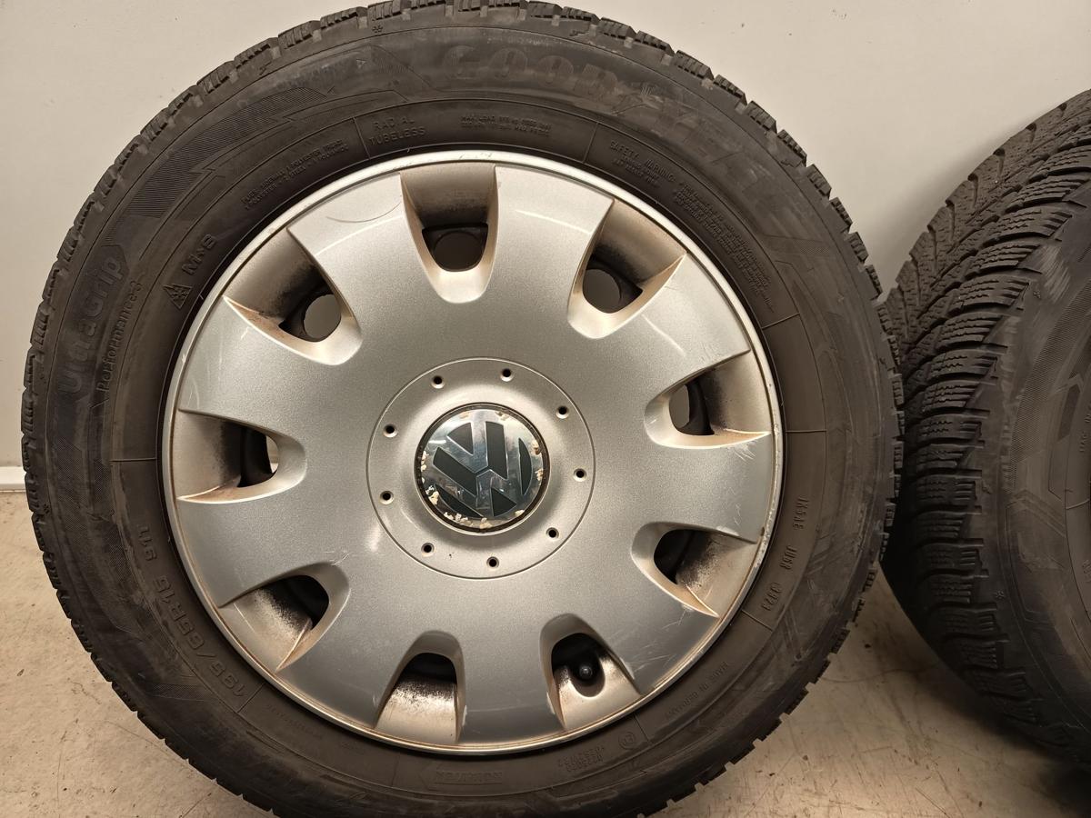 VW Golf Plus II Bj 2009 orig Satz Stahlfelgen 6J x15 ET 47 Radzierblenden Reifen