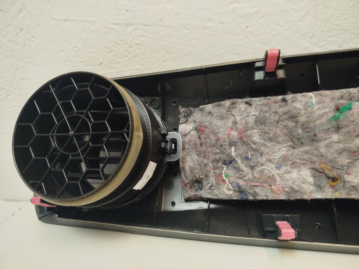 Toyota Yaris XP13 Blende Armaturenbrett Radioausschnitt Luftd&uuml;sen links rechts