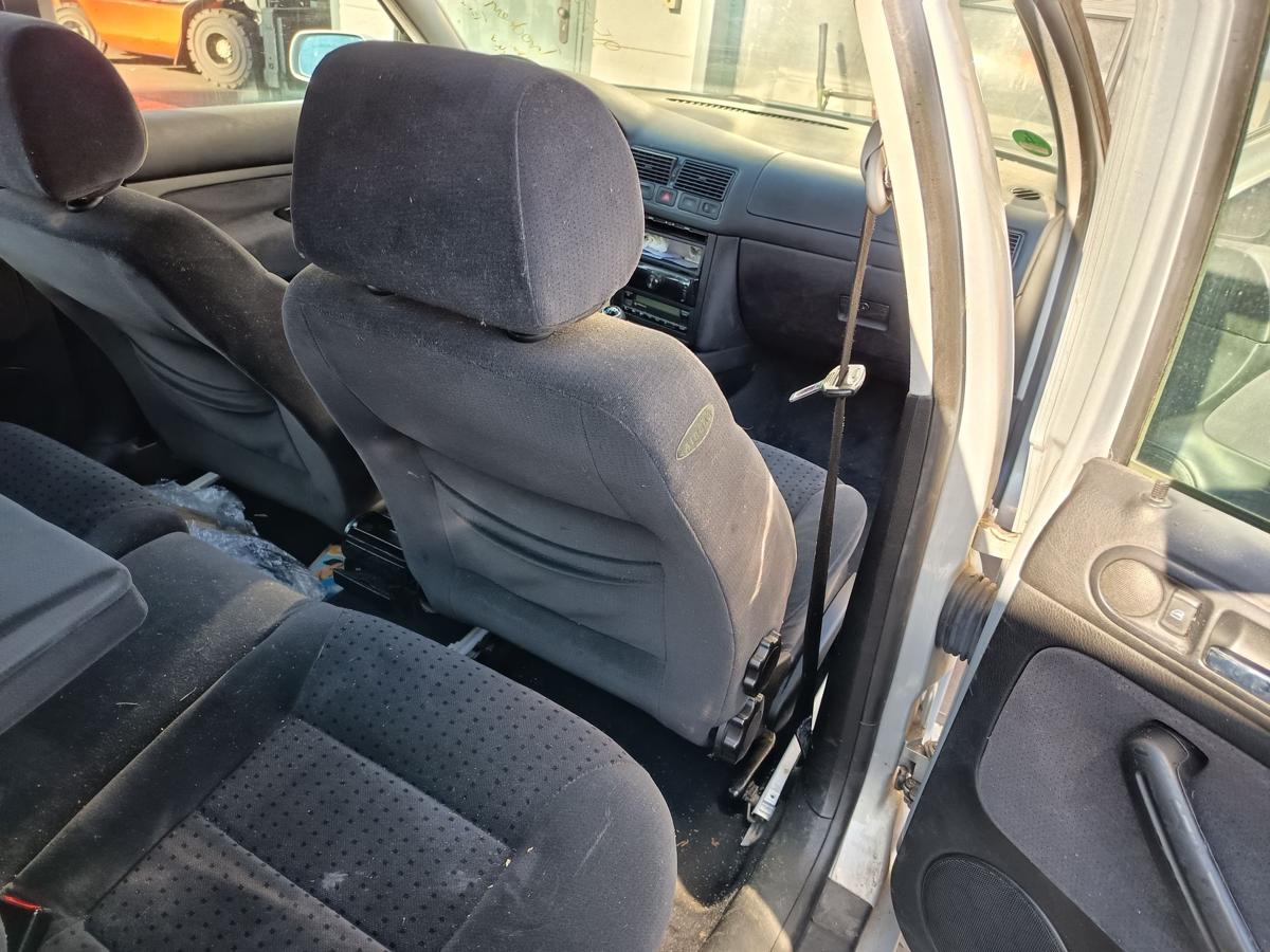 VW Golf IV 5t&uuml;rer original Sitz vorn rechts Beifahrer Stoff schwarz Bj 1999