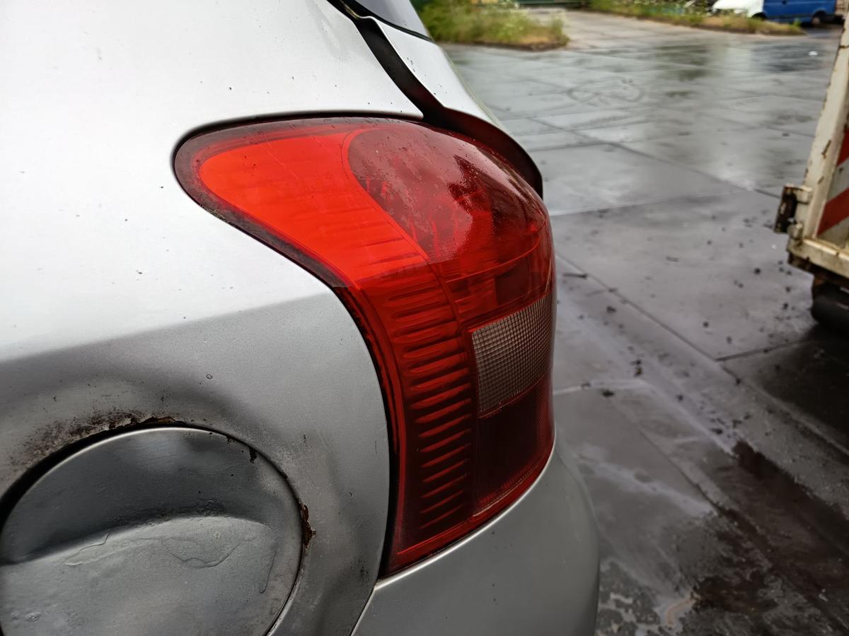 Toyota Yaris XP9 original Rückleuchte links Heck/Schluss/Licht Bj 2006