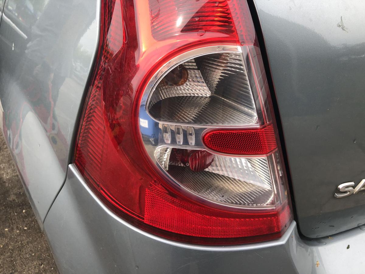 Dacia Sandero BS0 R&uuml;ckleuchte links R&uuml;cklicht Heckleuchte OEM