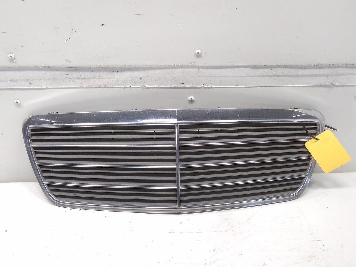 Mercedes Benz 210 BJ2000 original Kühlergrill Grill vorn chrome