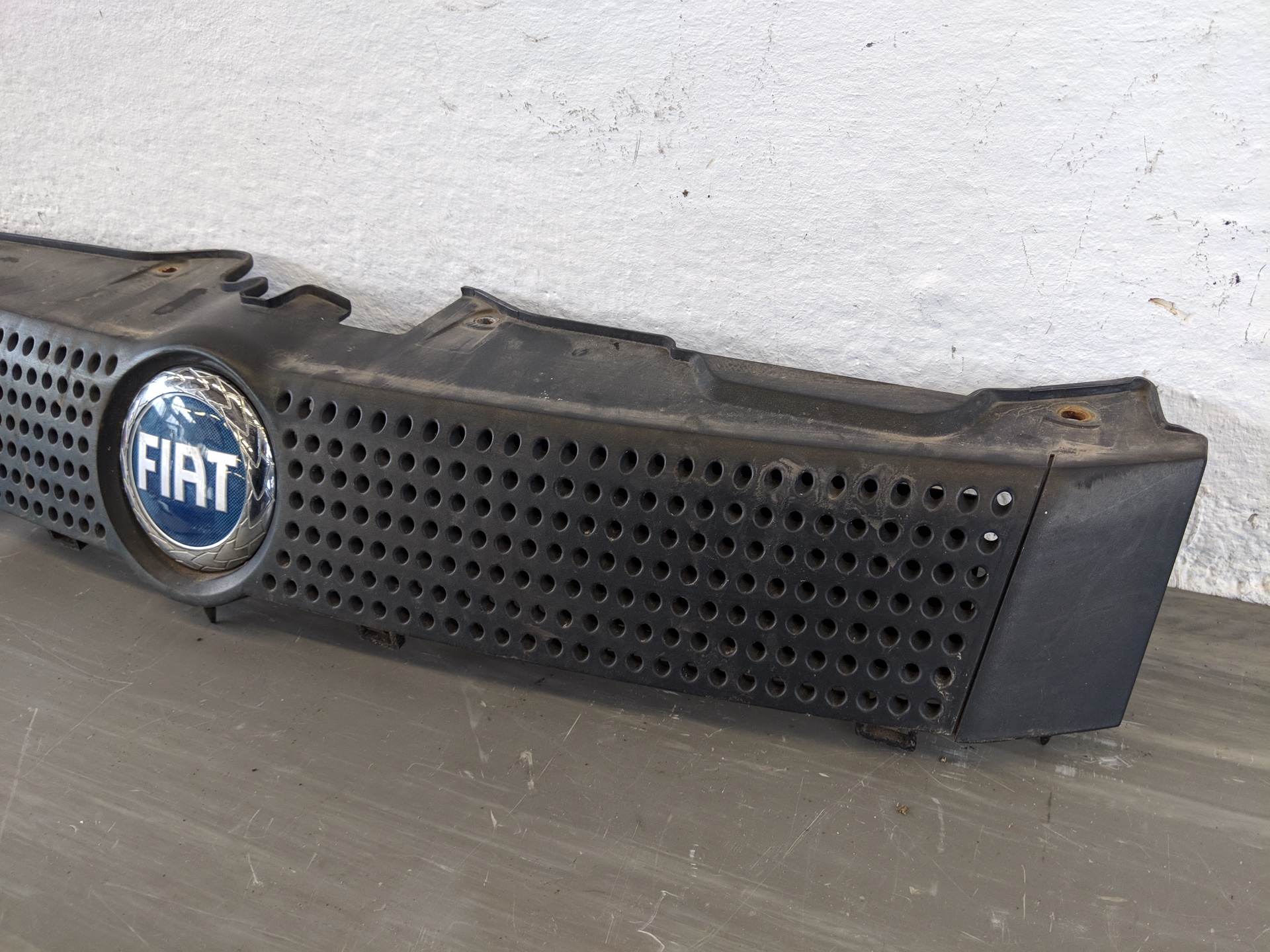 Fiat Panda 169 Bj.05 Grill Kühlergrill Frontgrill 735314236 Logo blau