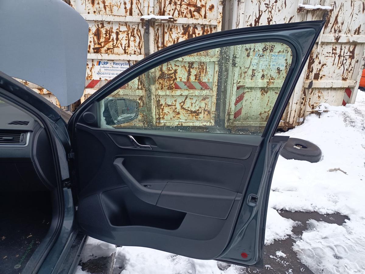 Skoda Rapid original T&uuml;r vorne rechts LF7Y-Quarzgrau met Baujahr 2016