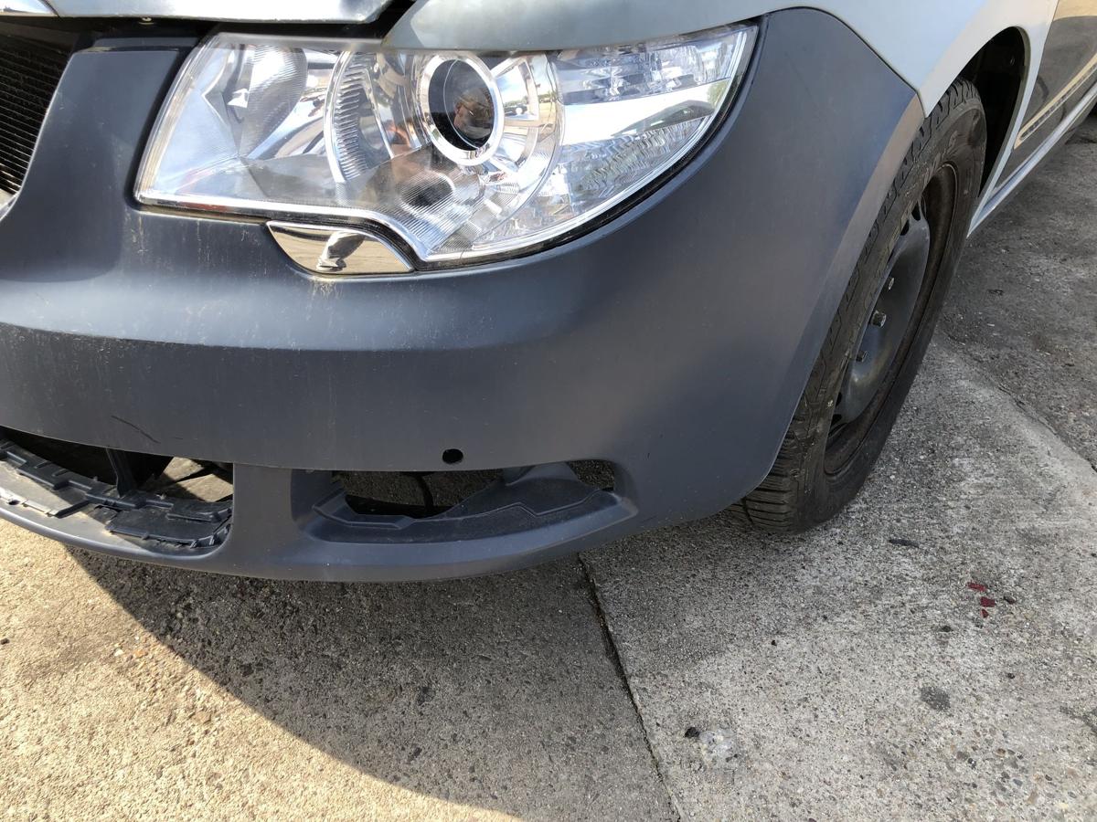 Skoda Superb 2 Typ 3T Sto&szlig;f&auml;nger vorn Frontsch&uuml;rze Zubeh&ouml;rteil unlackiert
