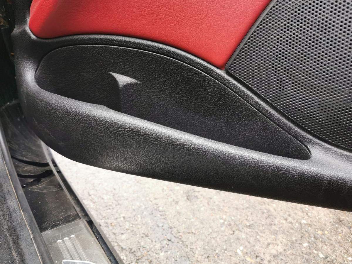 Peugeot 206 CC Türverkleidung Türpappe vorn rechts Leder rot schwarz