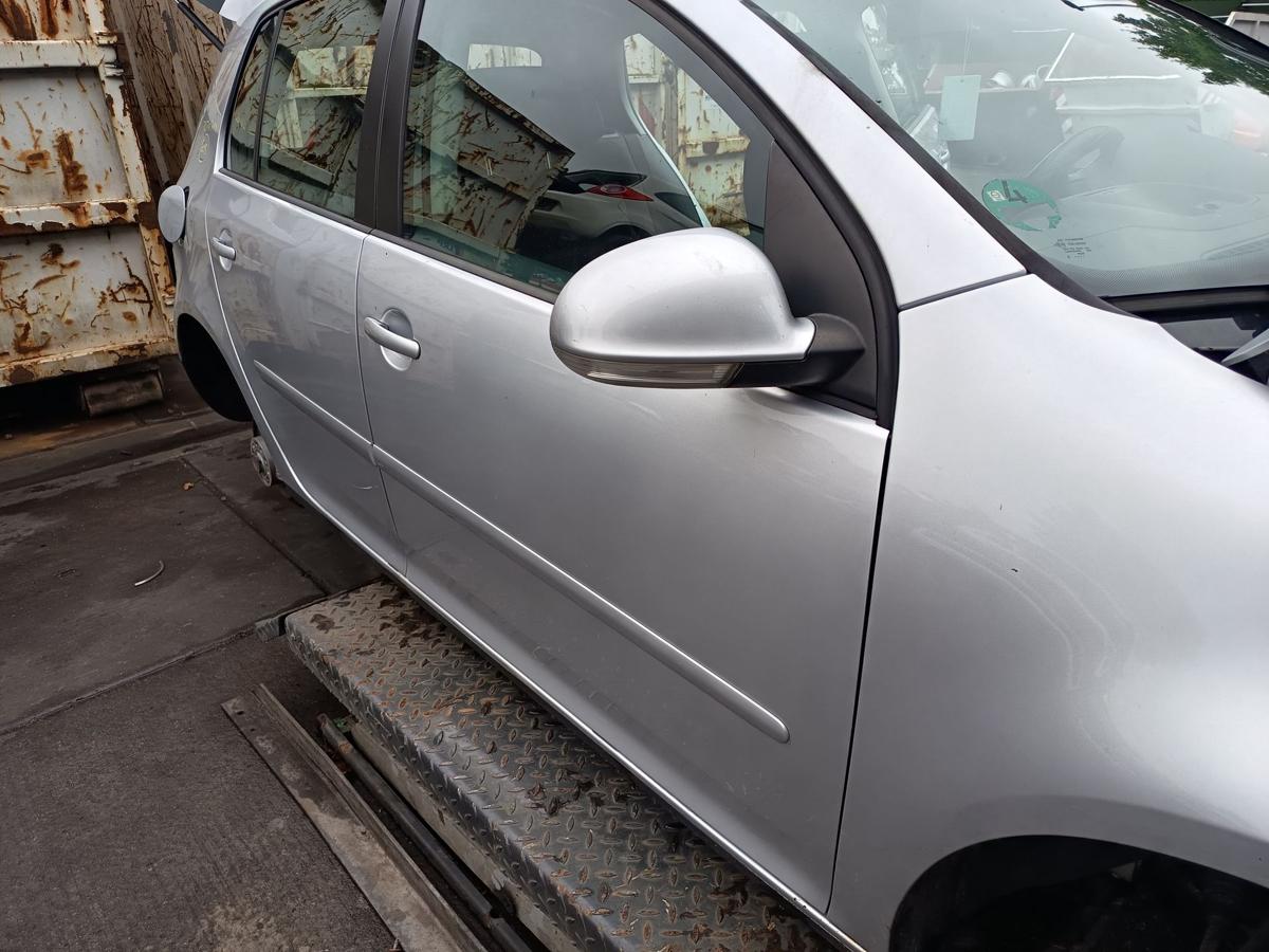 VW Golf V 5 türer original Tür vorn rechts Beifahrer A7W Reflexsilber Bj 2005