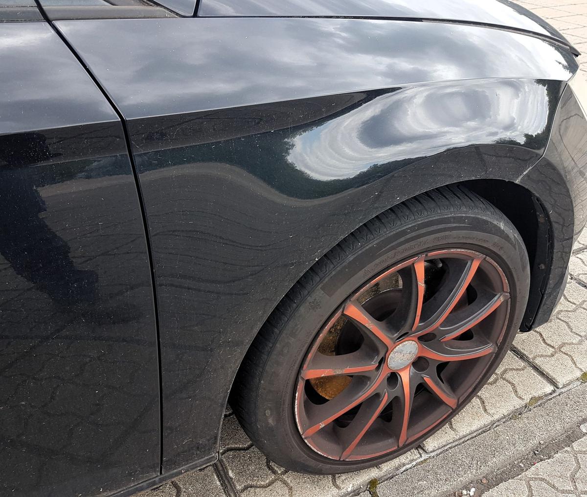 Seat Leon 5F Kotfl&uuml;gel rechts in LZ9Y Phantomschwarz Metallic Bj2014