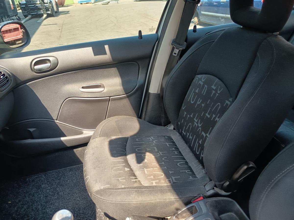 Peugeot 206 orig Sitz vorn rechts Beifahrersitz 5-türer Bj 2005