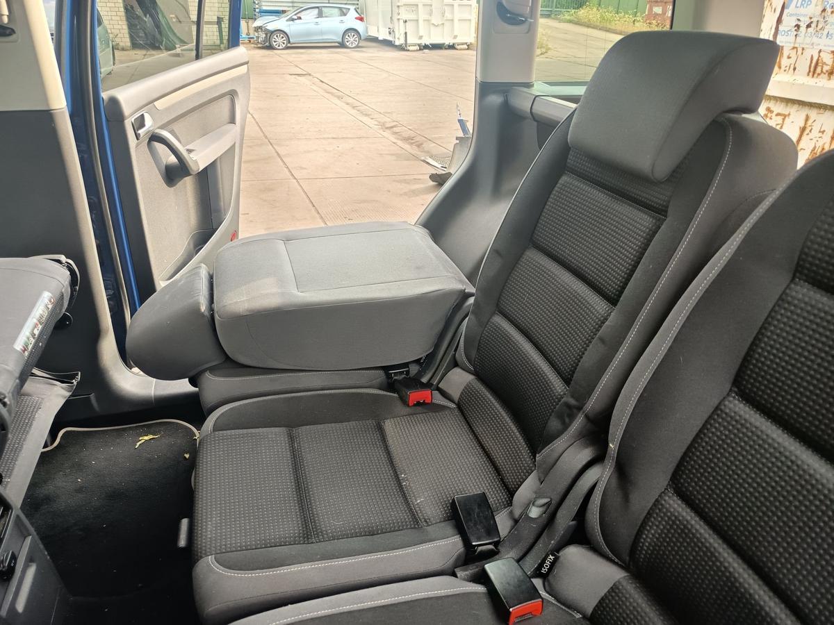 VW Touran GP 1T Einzelsitz hinten mitte Reihe 2 Stoff schwarz/anthrazit Bj 2009