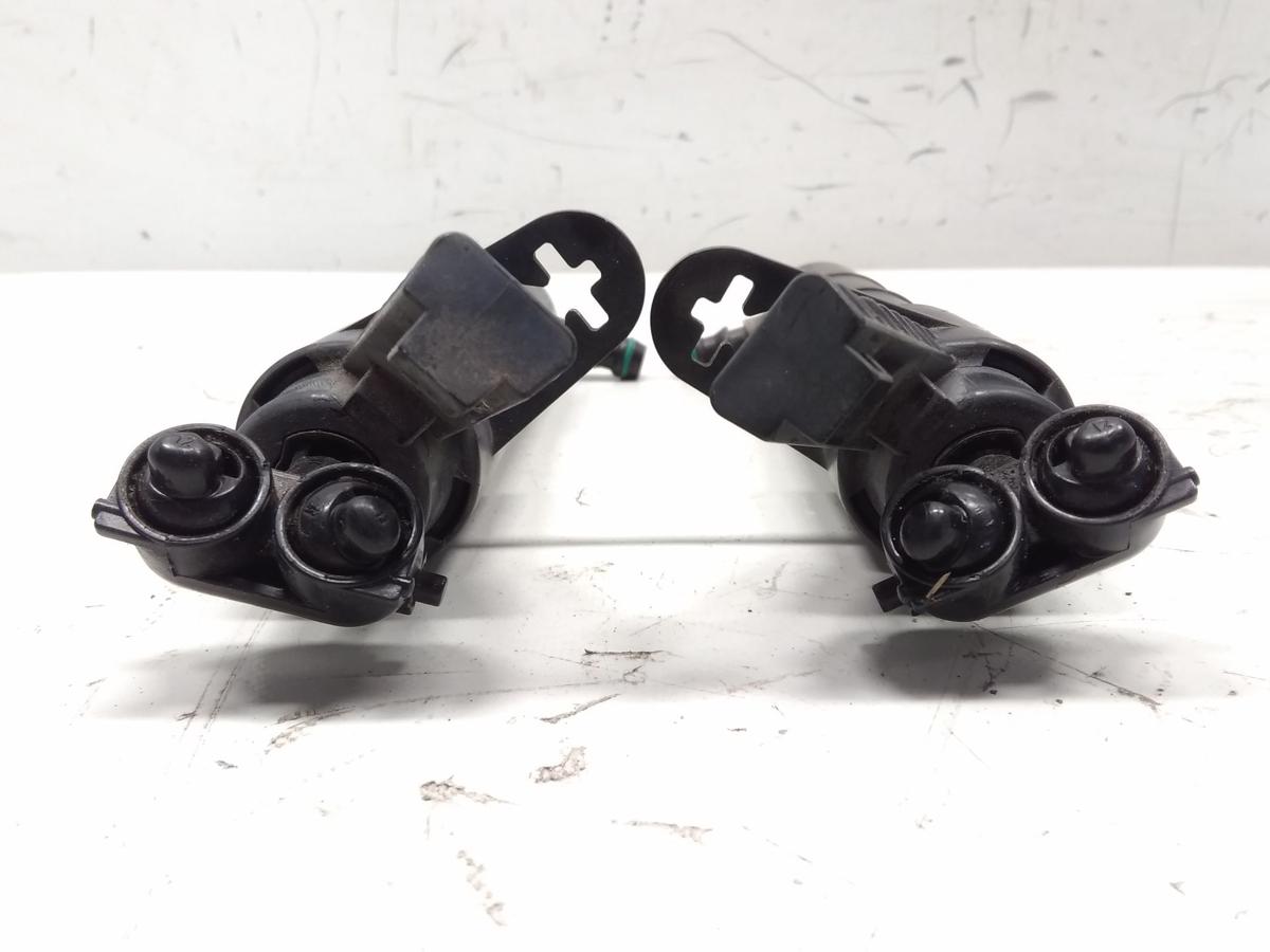 VW Polo 9N3 Satz Hubzylinder mit Spritzd&uuml;sen Scheinwerferreinigungsanlage BJ2008