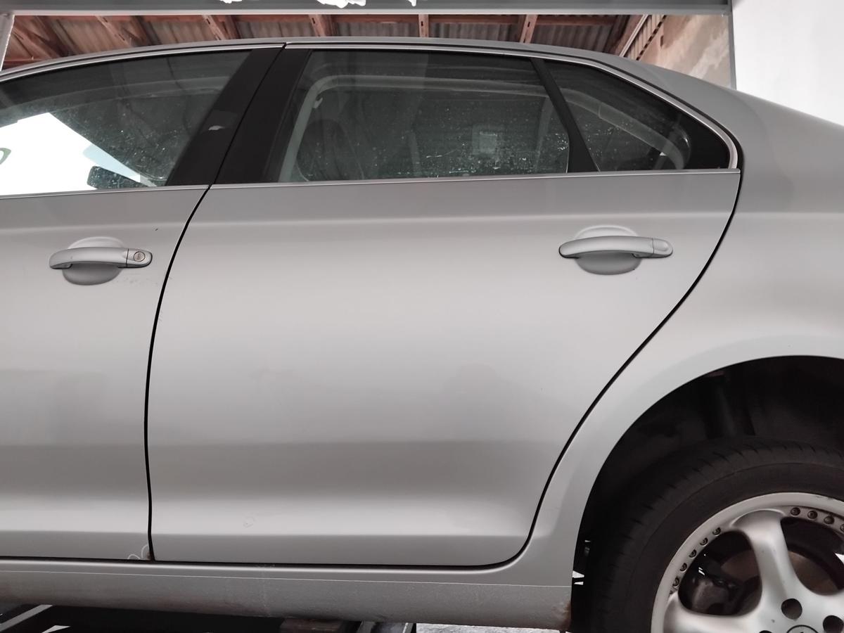 VW Jetta V 1K2 T&uuml;r hinten links Limousine LA7W reflexsilber BJ2007