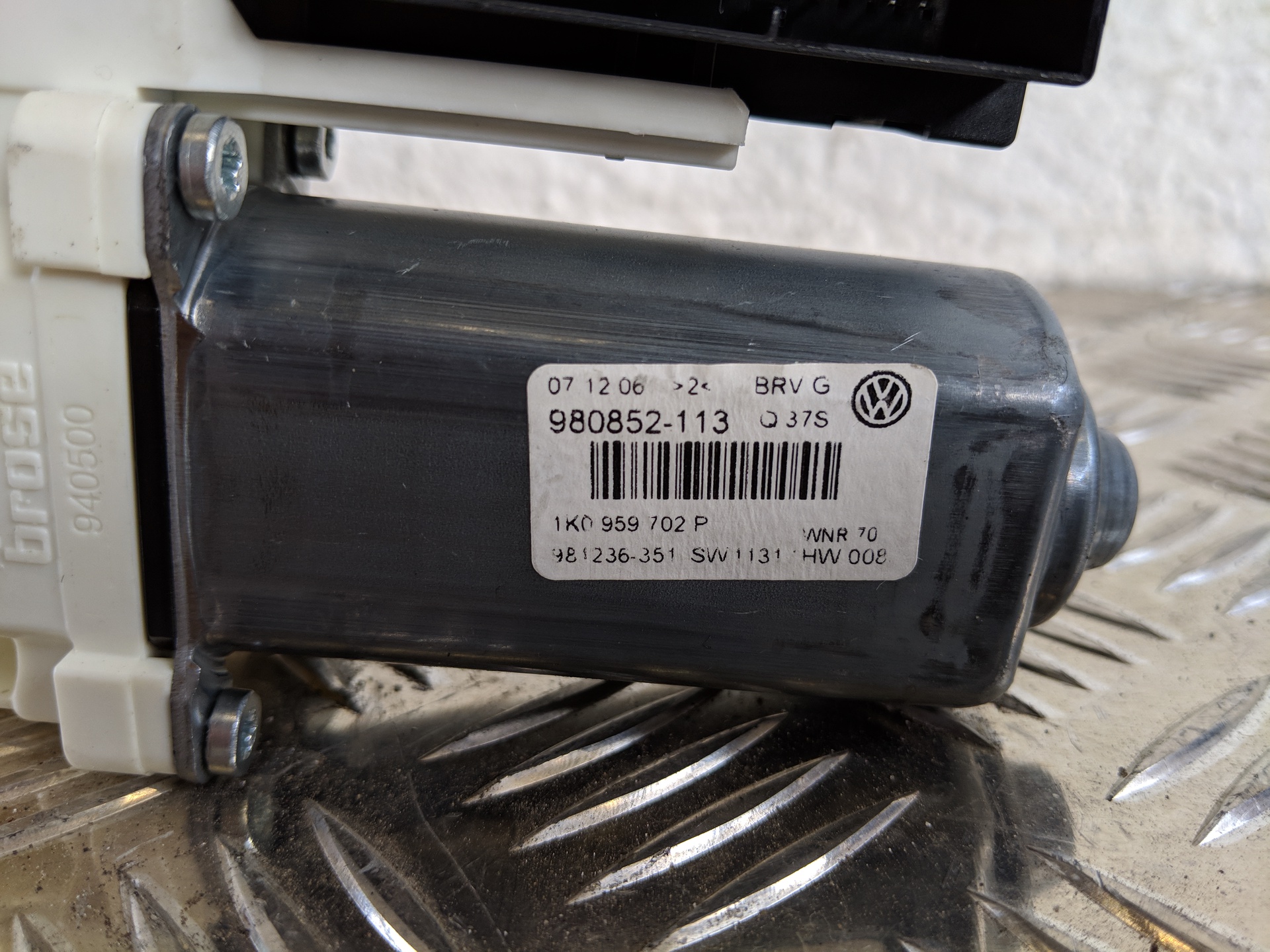 VW Passat 3C B6 Bj.07 Fensterhebermotor vorn rechts 1K0959702P