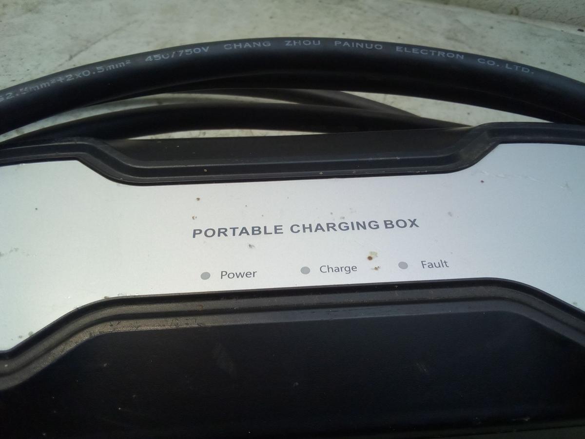 Ladeger&auml;t Mode 2 EV Charging Box, 6 meter L&auml;nge Schuko 220V 16A IP65