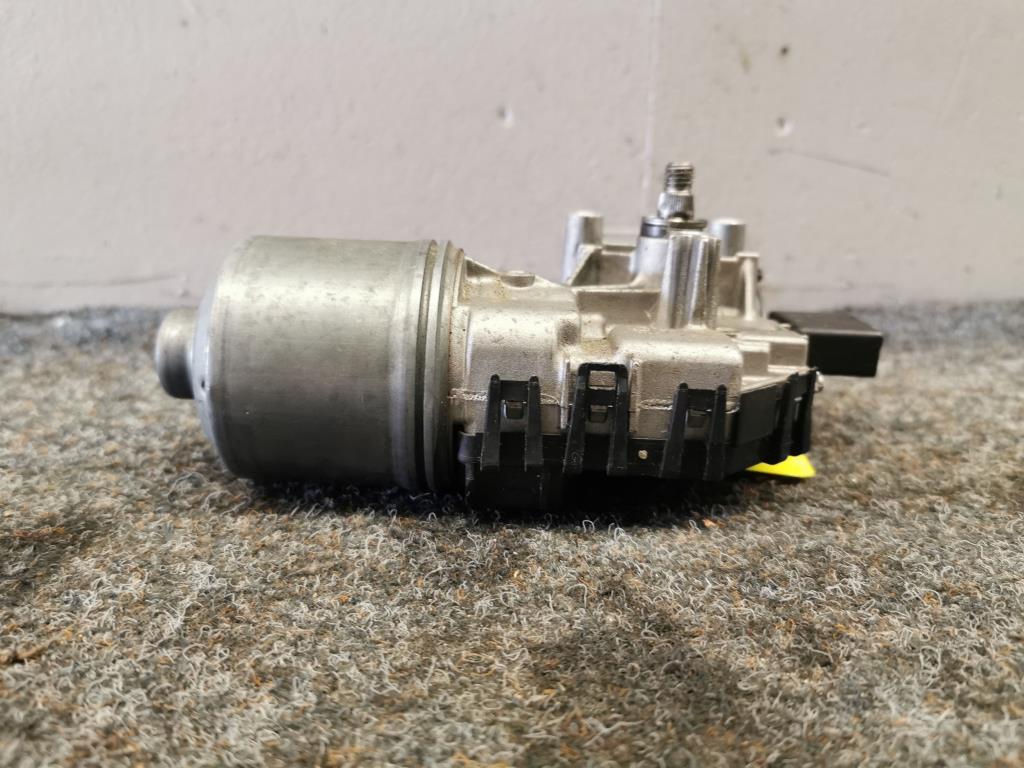 Audi A4 8E Bj 2002 Wischermotor vorn 8E1955119 BOSCH 0390241509