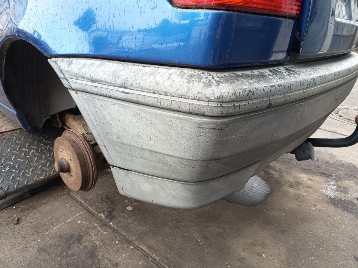 VW Golf III original Sto&szlig;stange hinten unlackiert Baujahr 1993