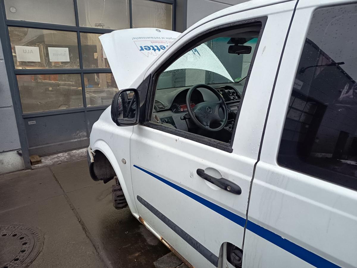 Mercedes Vito W639 original T&uuml;r vorn links Fahrer 9147 Arktiswei&szlig; Bj 2007