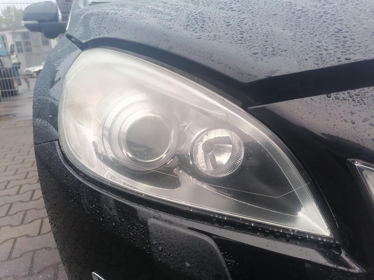 Volvo V60 original Xenonscheinwerfer vorn rechts vergilbt Bj.2011