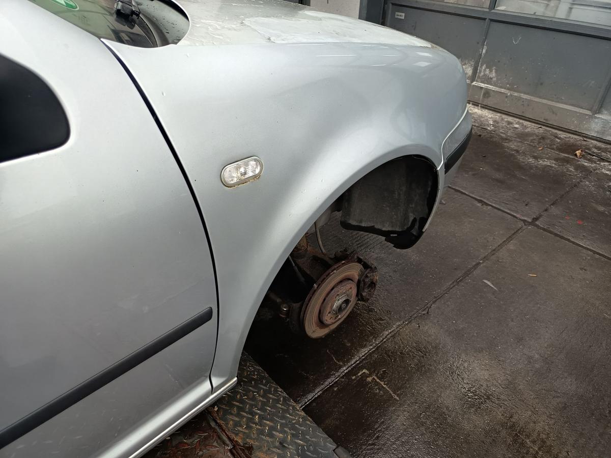 VW Golf IV Kotfl&uuml;gel rechts Seitenteil A7W Reflexsilber Bj 2003