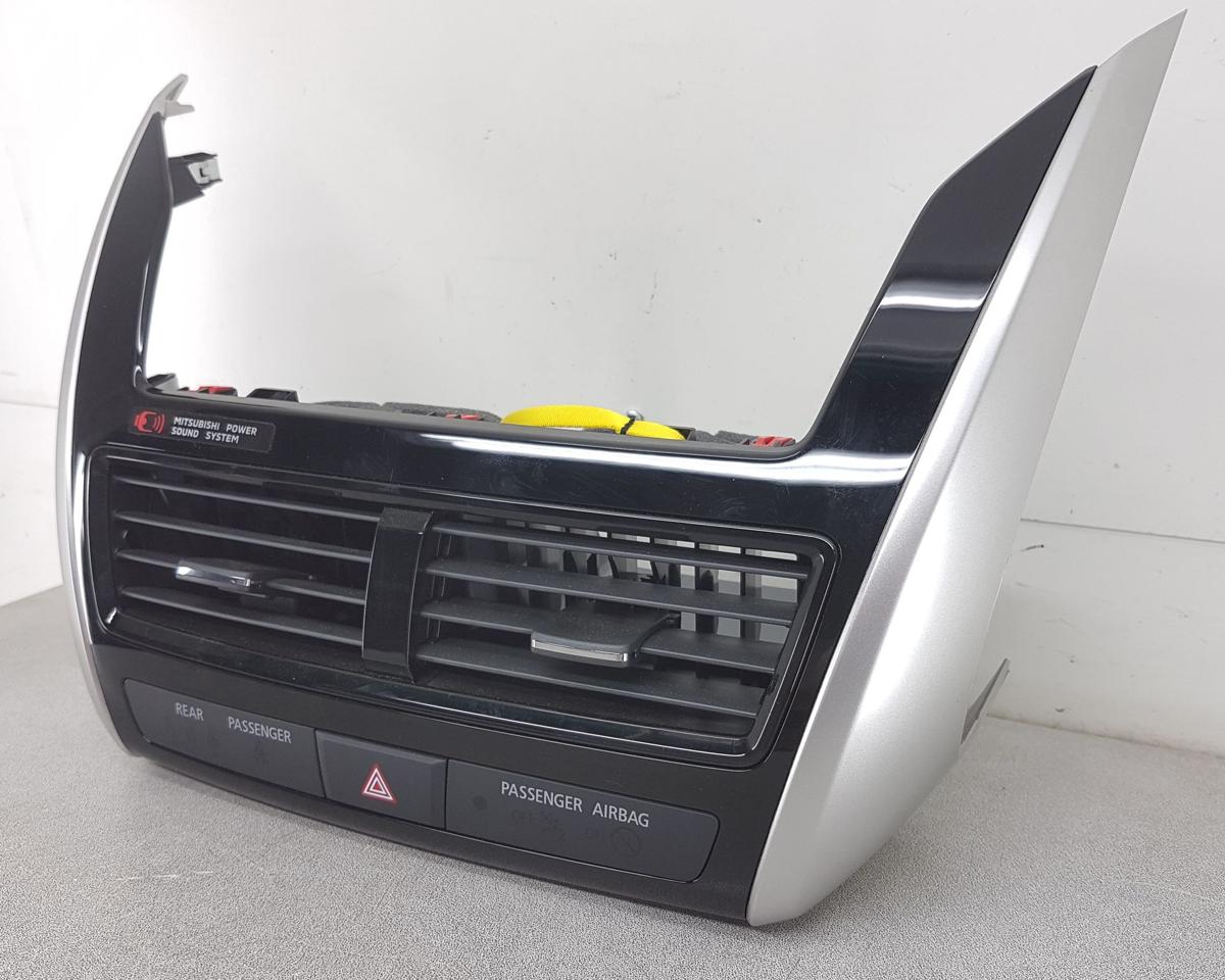 Mitsubishi Eclipse Cross Luftd&uuml;se mitte inkl Warnblinkschalter Bj2023