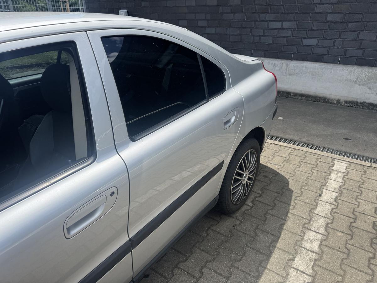 Volvo S60 original T&uuml;r hinten links 426 silbermetallic Rohbau Bj.2002