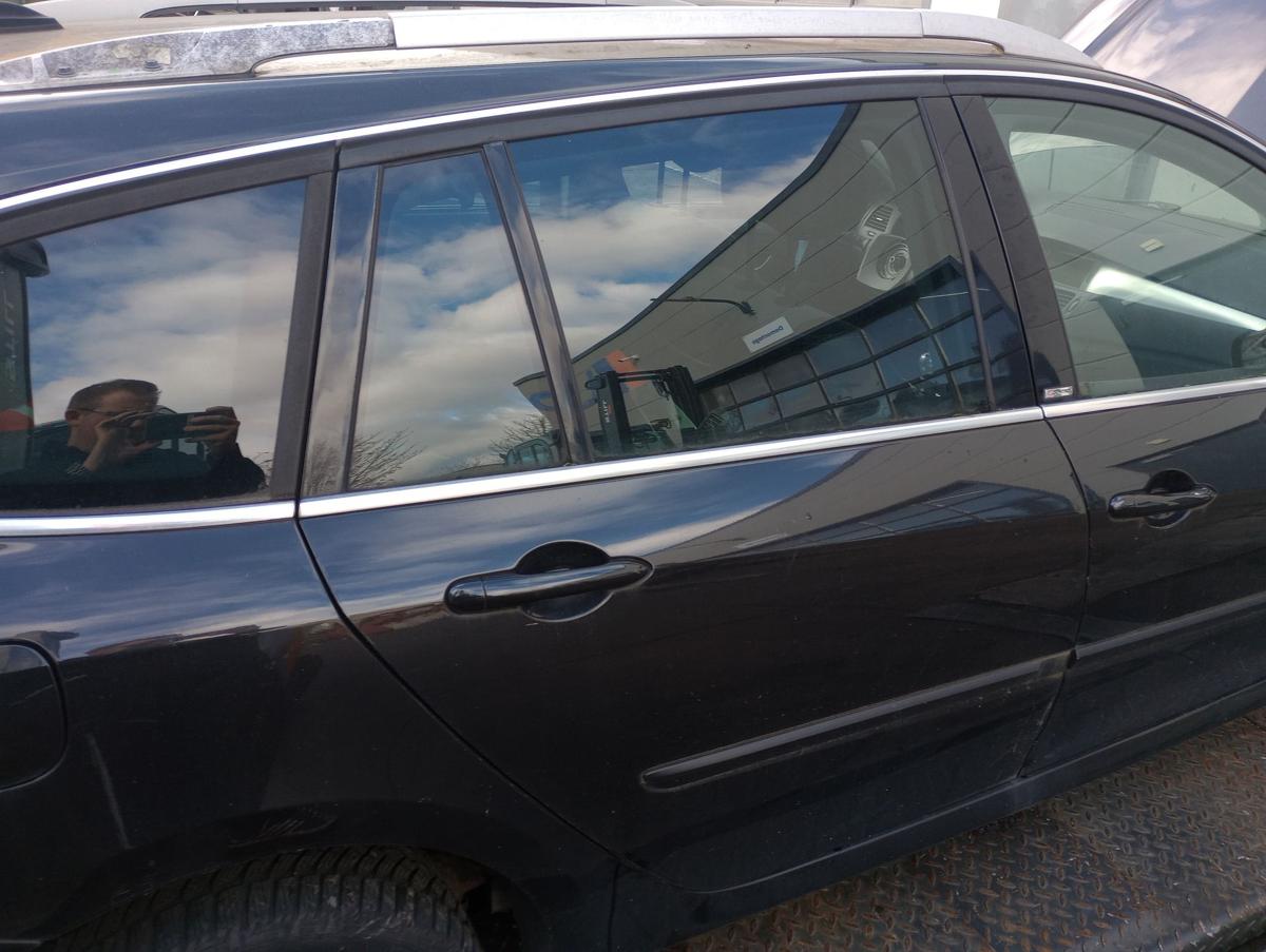 Renault Laguna 3 Grandtour orig Tür hinten rechts 676 Perlmuttschwarz met Bj 10