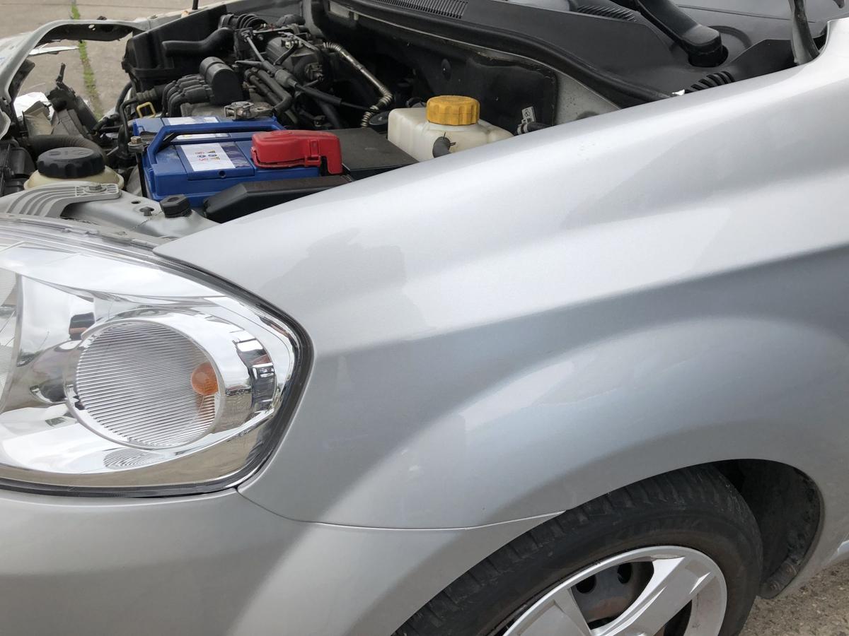 Chevrolet Aveo T250 Kotflügel vorn links Fahrerseite silber Stufenheck