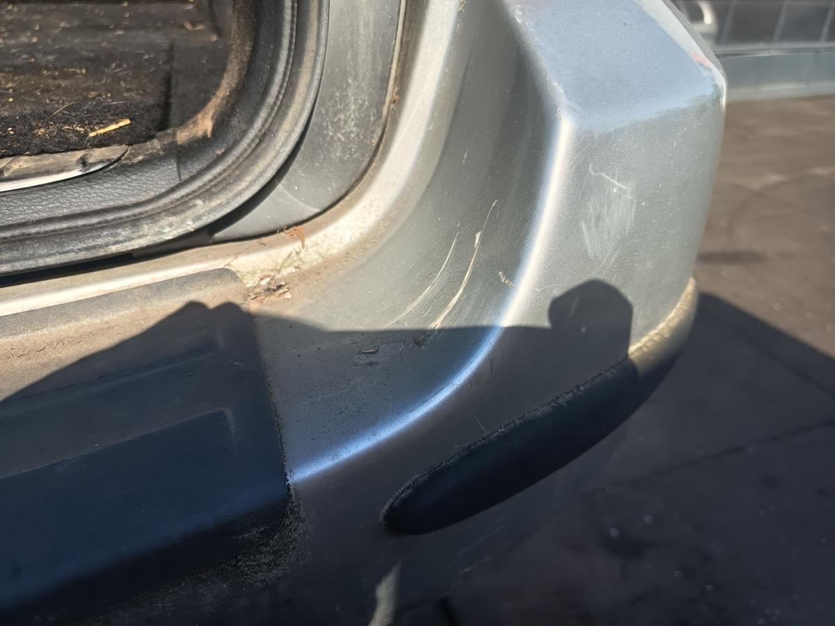 Subaru Legacy original Sto&szlig;stange F&auml;nger hinten Heck 39D Brillantsilber Bj 2005