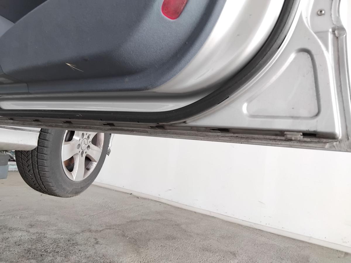 Mercedes E-Klasse 211 T&uuml;r vorn rechts Beifahrert&uuml;r brillantsilber 744 BJ2004