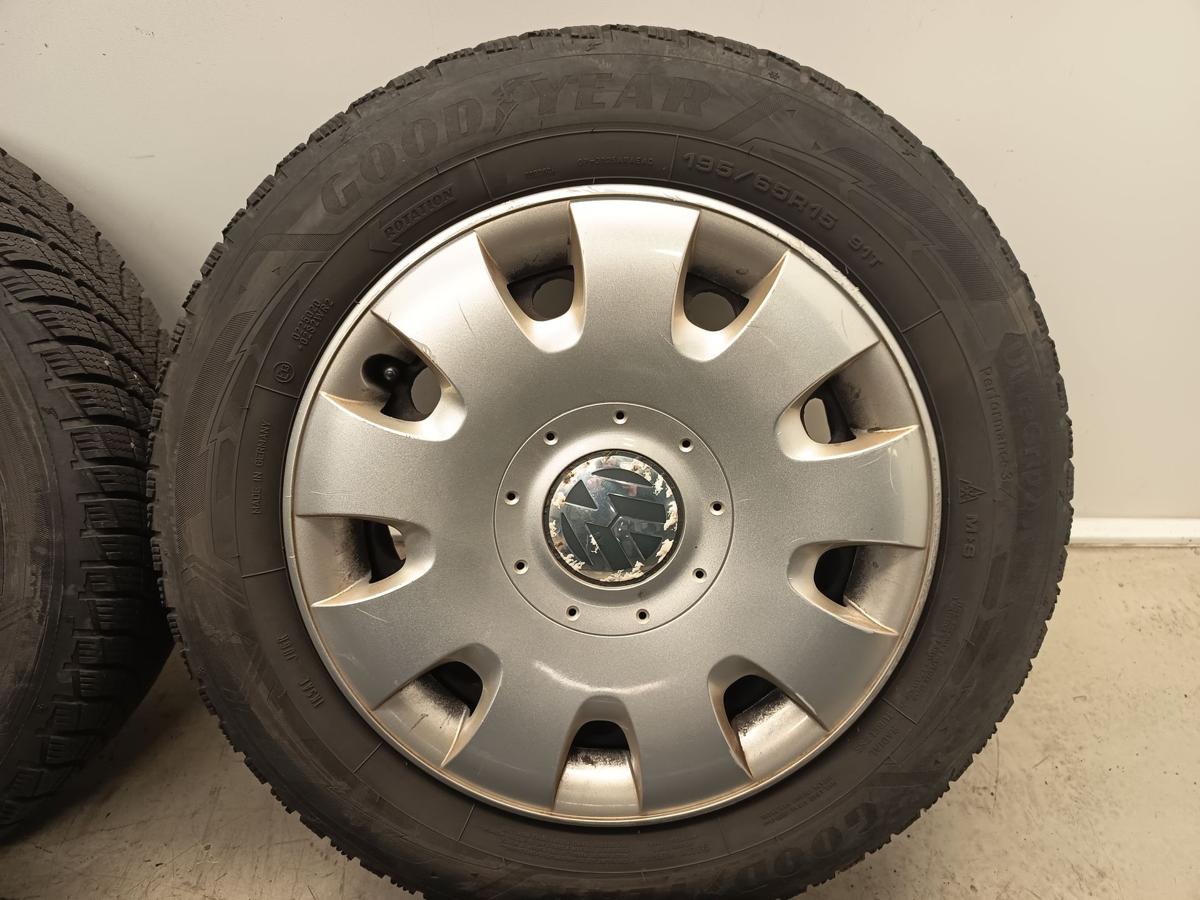 VW Golf Plus II Bj 2009 orig Satz Stahlfelgen 6J x15 ET 47 Radzierblenden Reifen