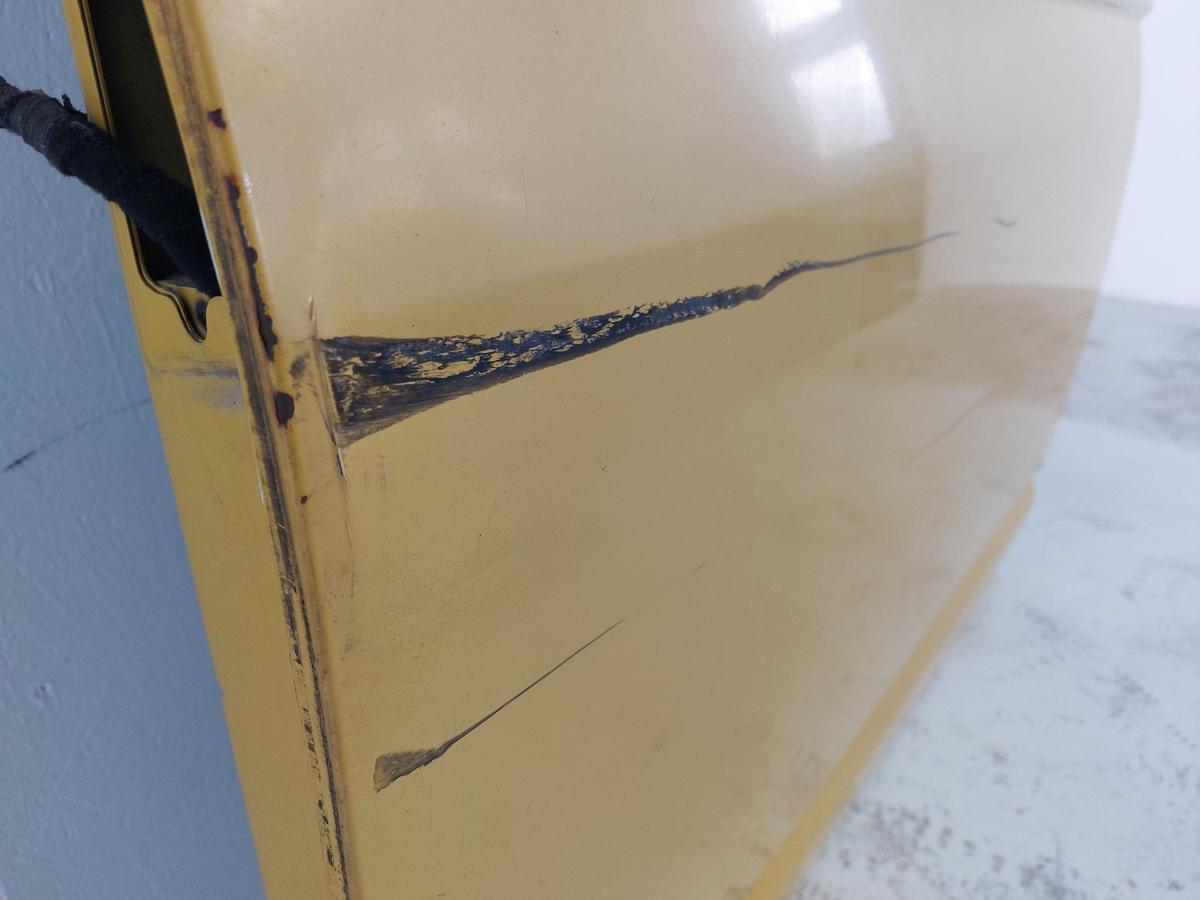 VW T5 7H Transporter Schiebet&uuml;r links Postgelb Dellen tiefe Kratzer