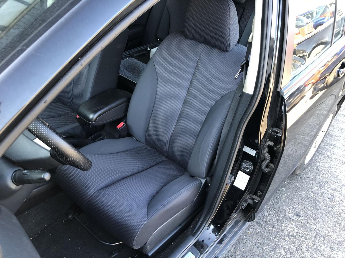 Nissan Tiida C11 Sitz vorn links Fahrersitz Stoff ohne Heizung Autositz