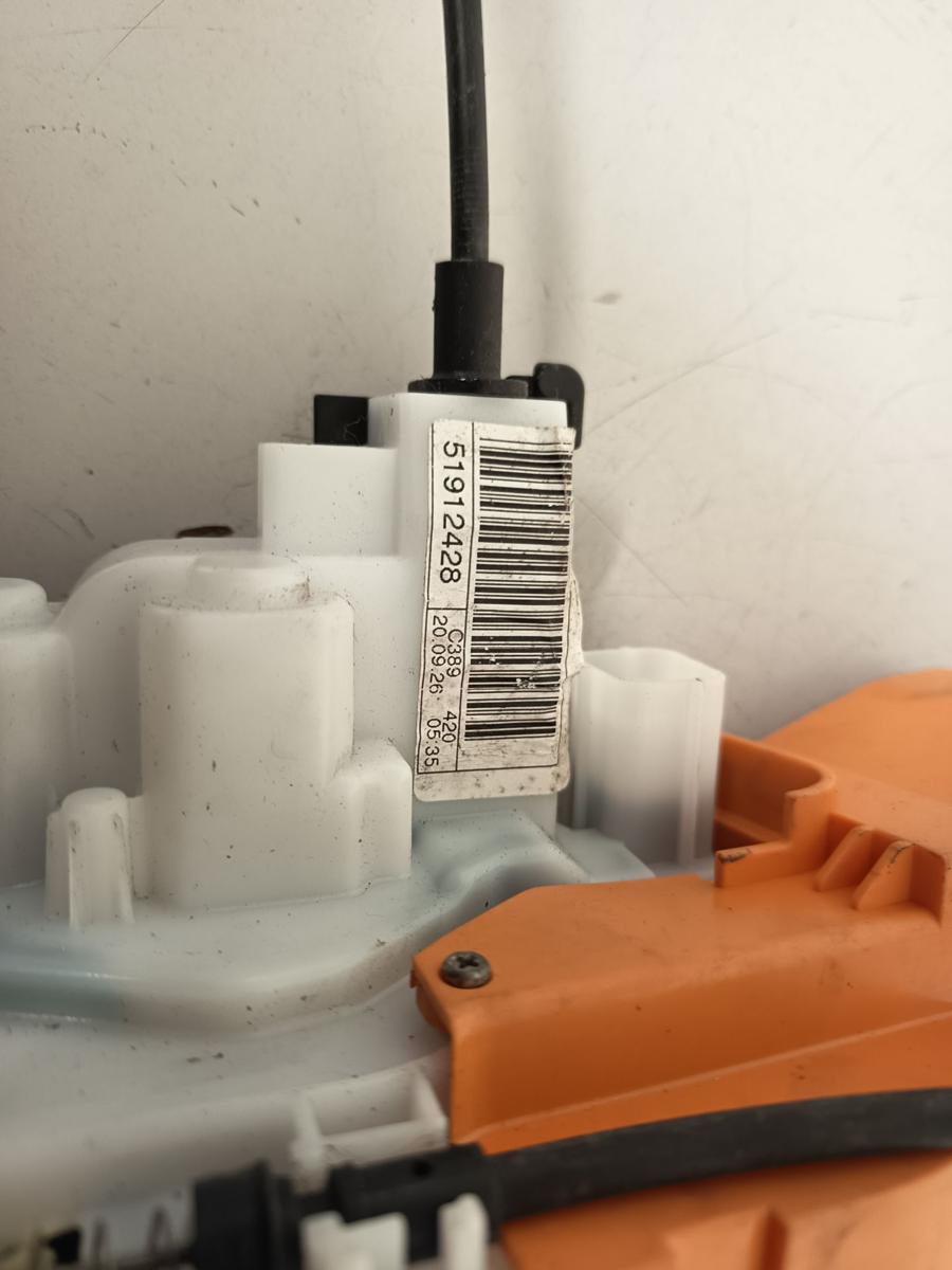 Ford KA RU8 Bj 2010 original Türschloss vorn links mit Außengriff Crystal Weiß