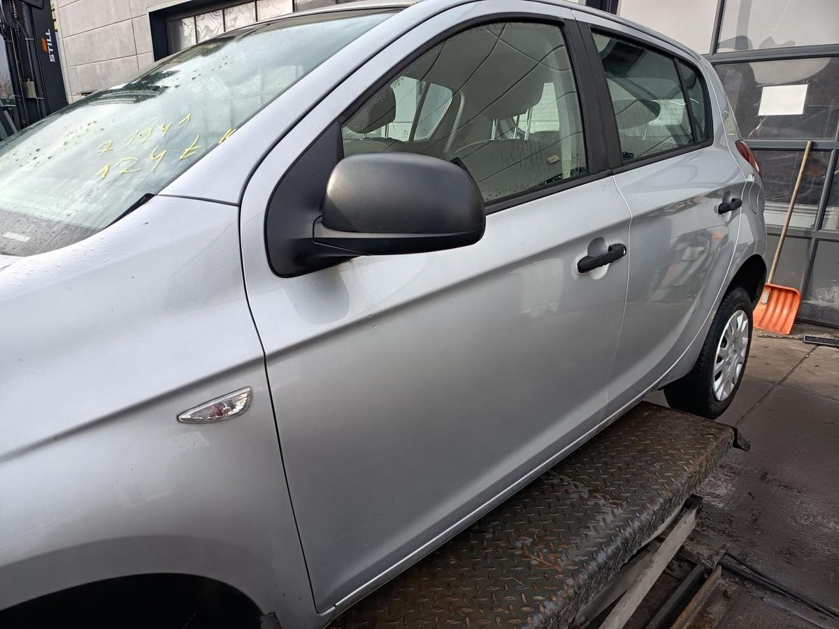 Hyundai i20 original T&uuml;r vorn links Fahrer Rohbau FG Seek silver Bj 2012