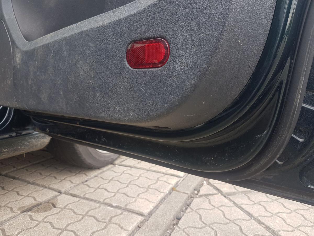 VW Touran 1T3 T&uuml;r vorn rechts in LD6W Veneziengr&uuml;n Bj2013 Rohbaut&uuml;r