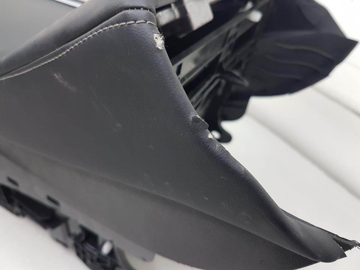 Tesla Model Y Mittelkonsole Bj23 1766201-00-A Mittelarmlehne dunkelgrau schwarz