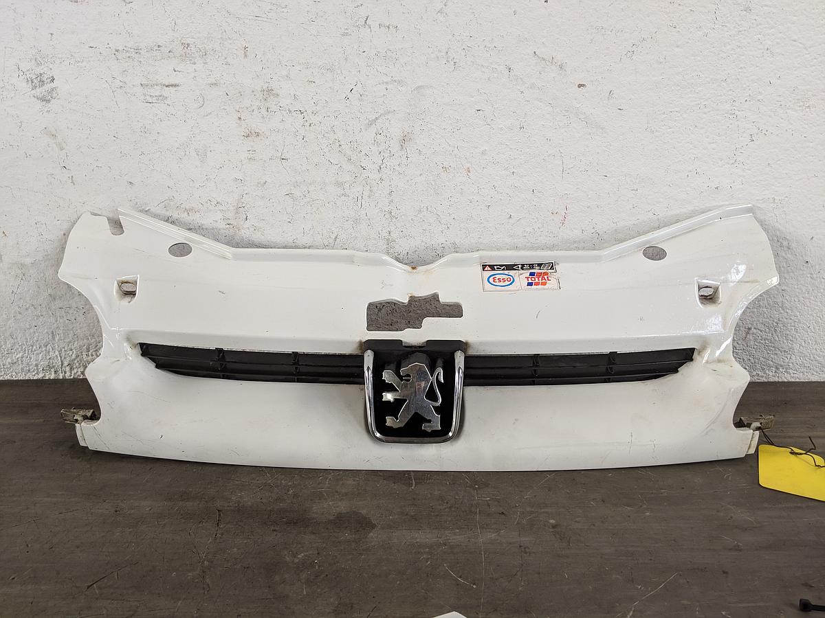 Peugeot Partner 96-02 Kühlergrill Frontgrill Grill weiss 9618254777 - LRP  Autorecycling