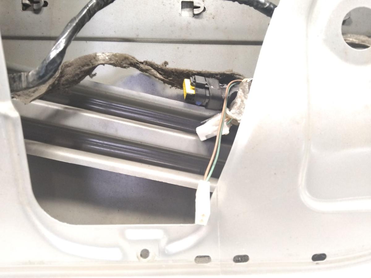 Renault Megane 2 Kombi original T&uuml;r hinten rechts TED69 Platingrau Rohbau BJ2009