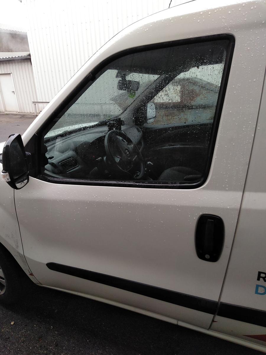 Opel Combo D Tür vorn links Fahrertür polarweiss 249 Bj.2014